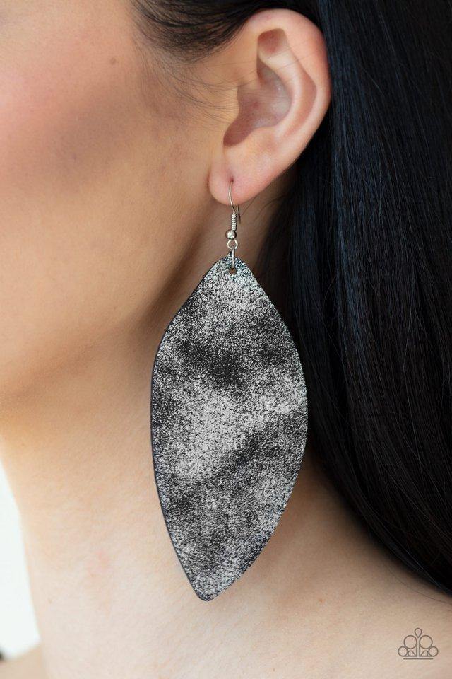 Serenely Smattered Black Earrings
